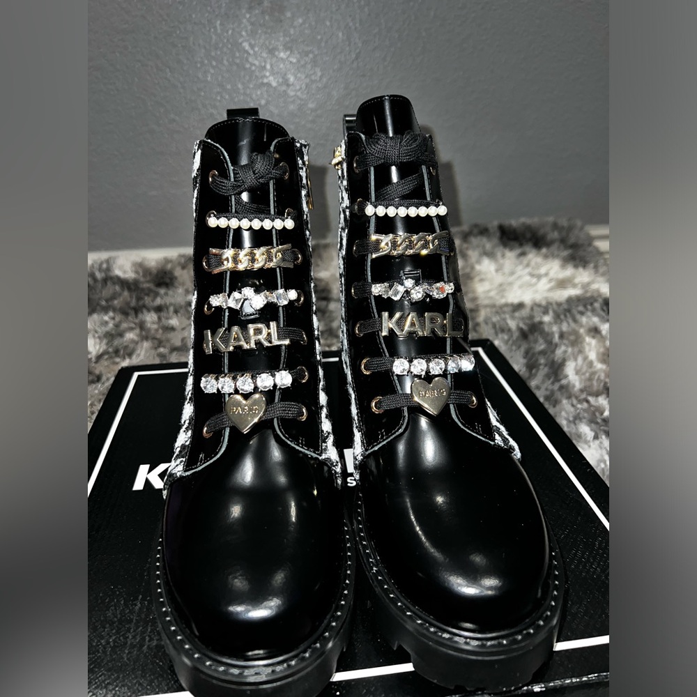 NEW KARL LAGERFELD Women's Everyday Cold Weather Mela-Combat
Boot